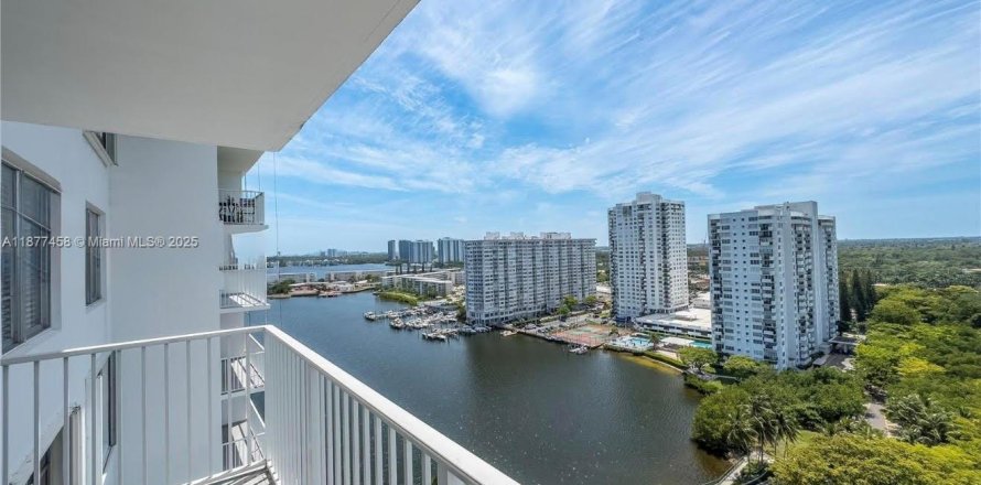 Condominio en Aventura, Florida, 2 dormitorios № 1924314