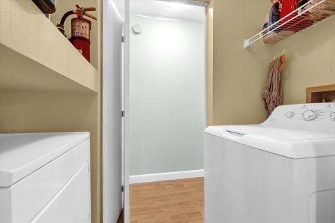 Condo in Orlando, Florida, 2 bedrooms  № 1666776 - photo 16