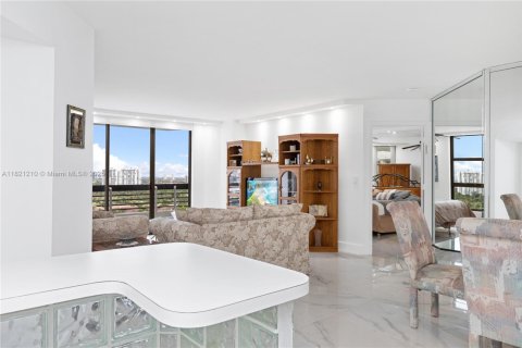 Condominio en venta en Aventura, Florida, 2 dormitorios, 109.72 m2 № 2154778 - foto 14