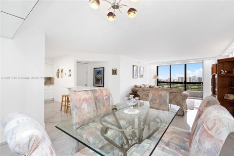 Condominio en venta en Aventura, Florida, 2 dormitorios, 109.72 m2 № 2154778 - foto 3