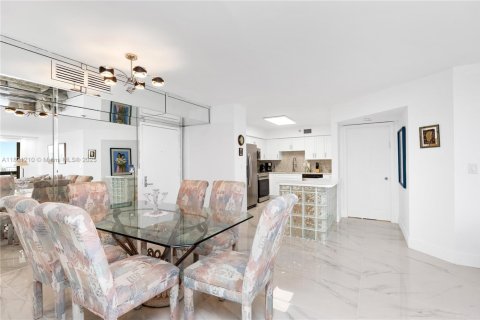 Condominio en venta en Aventura, Florida, 2 dormitorios, 109.72 m2 № 2154778 - foto 4