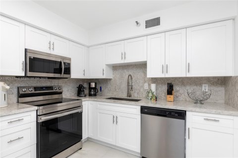 Condominio en venta en Aventura, Florida, 2 dormitorios, 109.72 m2 № 2154778 - foto 12