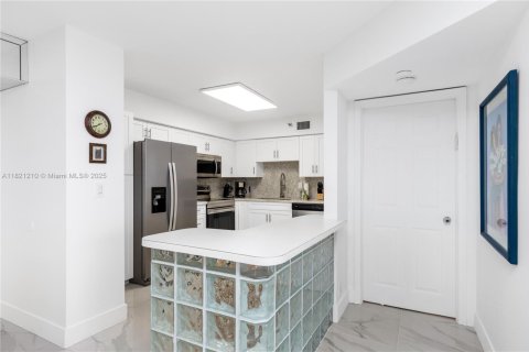 Condominio en venta en Aventura, Florida, 2 dormitorios, 109.72 m2 № 2154778 - foto 11