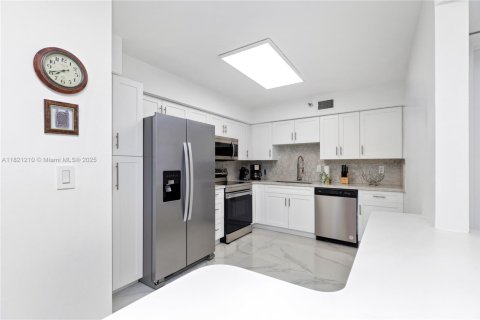 Condominio en venta en Aventura, Florida, 2 dormitorios, 109.72 m2 № 2154778 - foto 10