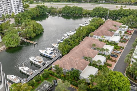 Condominio en venta en Aventura, Florida, 2 dormitorios, 109.72 m2 № 2154778 - foto 18
