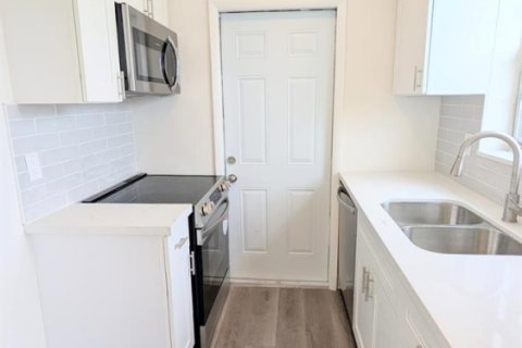 Condo in Pompano Beach, Florida, 2 bedrooms  № 2081793 - photo 11