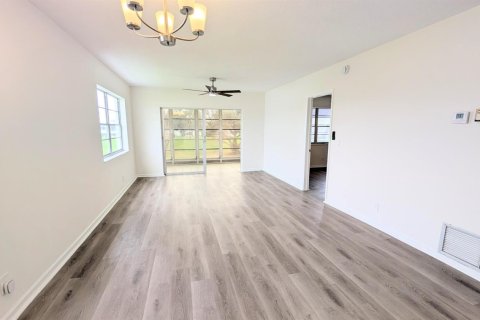 Condo in Pompano Beach, Florida, 2 bedrooms  № 2081793 - photo 2