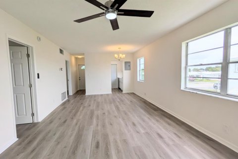 Condo in Pompano Beach, Florida, 2 bedrooms  № 2081793 - photo 3