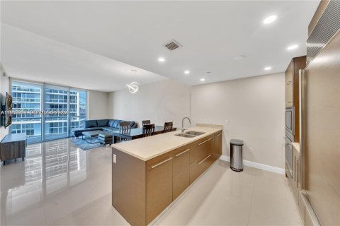 Condo in Miami, Florida, 1 bedroom  № 2024428 - photo 6