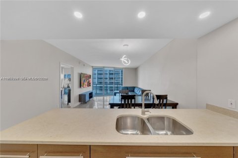 Condo in Miami, Florida, 1 bedroom  № 2024428 - photo 5