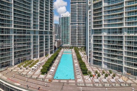 Condo in Miami, Florida, 1 bedroom  № 2024428 - photo 2