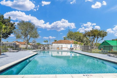 Villa ou maison à vendre à Miami, Floride: 3 chambres, 112.6 m2 № 2021783 - photo 14
