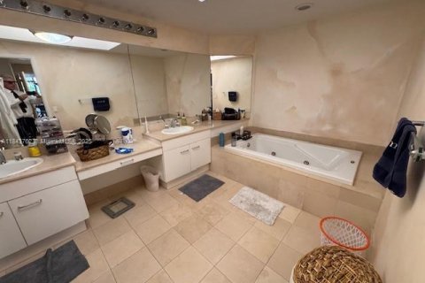 Condo in Aventura, Florida, 3 bedrooms  № 1839542 - photo 14