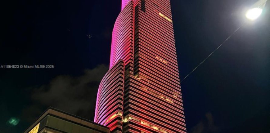 Condominio en Miami, Florida, 1 dormitorio  № 1871983