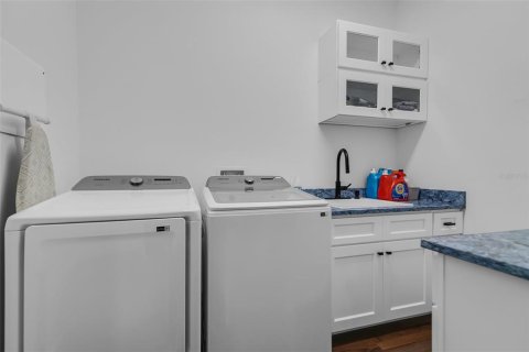 Casa en venta en New Smyrna Beach, Florida, 9 dormitorios, 436.64 m2 № 1518374 - foto 11