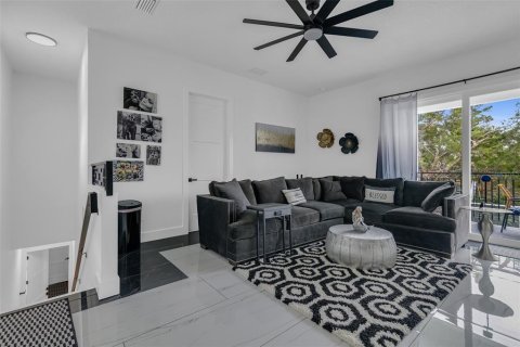 Casa en venta en New Smyrna Beach, Florida, 9 dormitorios, 436.64 m2 № 1518374 - foto 24