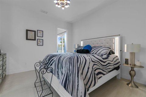 Casa en venta en New Smyrna Beach, Florida, 9 dormitorios, 436.64 m2 № 1518374 - foto 25