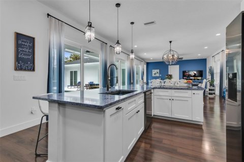 Casa en venta en New Smyrna Beach, Florida, 9 dormitorios, 436.64 m2 № 1518374 - foto 5