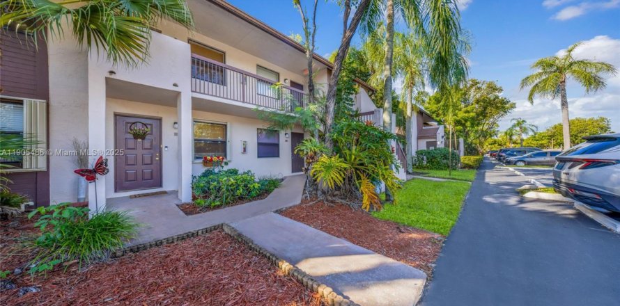 Condominio en Sunrise, Florida, 2 dormitorios  № 1956199