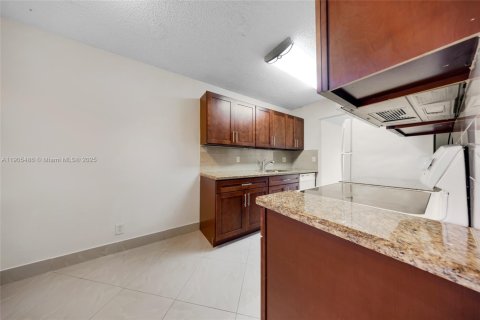 Condominio en venta en Sunrise, Florida, 2 dormitorios, 85.01 m2 № 1956199 - foto 9