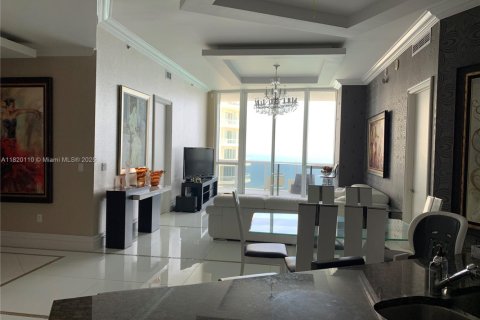 Condominio en alquiler en Sunny Isles Beach, Florida, 2 dormitorios, 182.27 m2 № 1777840 - foto 2