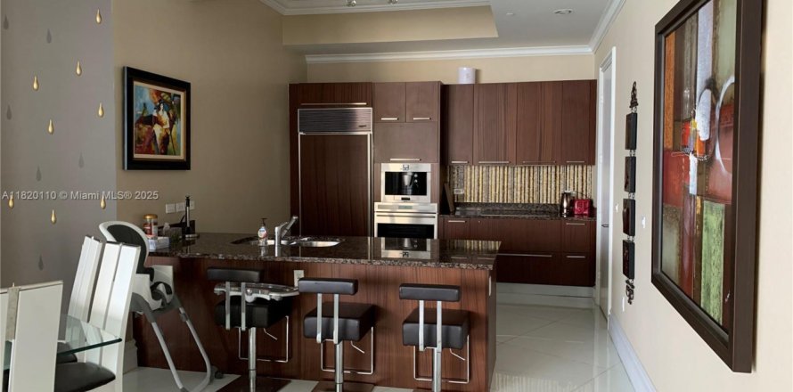 Condominio en Sunny Isles Beach, Florida, 2 dormitorios  № 1777840