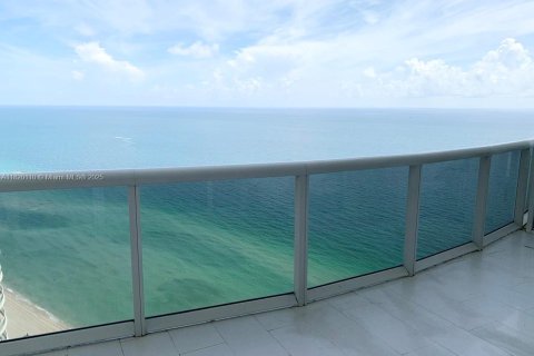 Condominio en alquiler en Sunny Isles Beach, Florida, 2 dormitorios, 182.27 m2 № 1777840 - foto 3