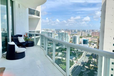 Condominio en alquiler en Sunny Isles Beach, Florida, 2 dormitorios, 182.27 m2 № 1777840 - foto 4