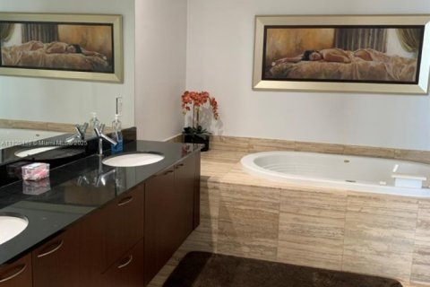 Condominio en alquiler en Sunny Isles Beach, Florida, 2 dormitorios, 182.27 m2 № 1777840 - foto 7