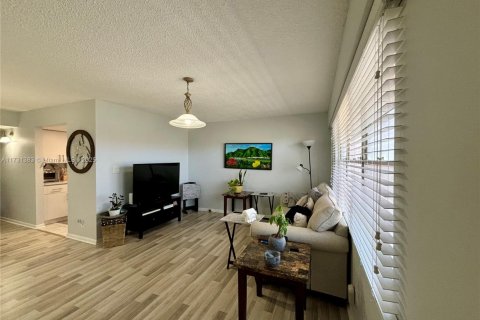 Купить кондоминиум в Пемброк-Пайнс, Флорида 1 спальня, 75.34м2, № 1933785 - фото 2