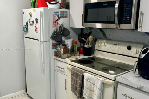 Купить кондоминиум в Пемброк-Пайнс, Флорида 1 спальня, 75.34м2, № 1933785 - фото 10