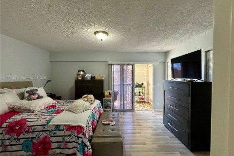 Купить кондоминиум в Пемброк-Пайнс, Флорида 1 спальня, 75.34м2, № 1933785 - фото 14