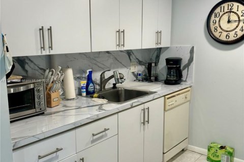 Купить кондоминиум в Пемброк-Пайнс, Флорида 1 спальня, 75.34м2, № 1933785 - фото 9