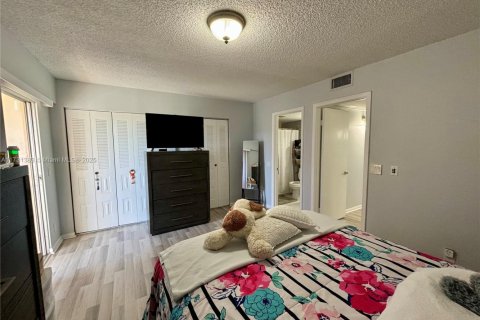 Купить кондоминиум в Пемброк-Пайнс, Флорида 1 спальня, 75.34м2, № 1933785 - фото 16