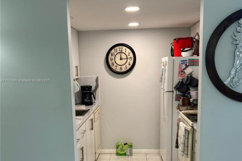 Купить кондоминиум в Пемброк-Пайнс, Флорида 1 спальня, 75.34м2, № 1933785 - фото 8