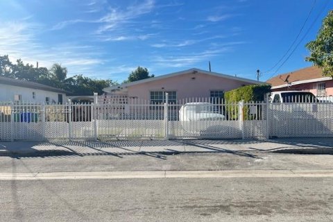 Commercial property in Miami, Florida № 1859899 - photo 24