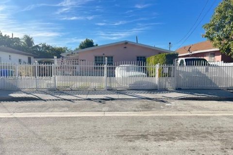 Commercial property in Miami, Florida № 1859899 - photo 14
