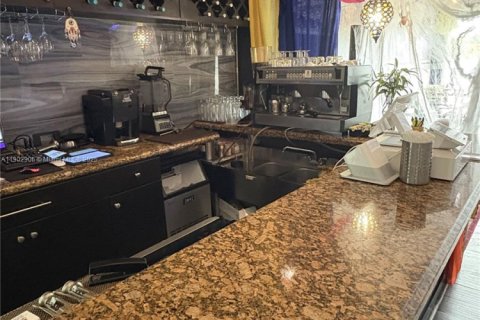 Immobilier commercial à vendre à Miami, Floride № 1954114 - photo 2