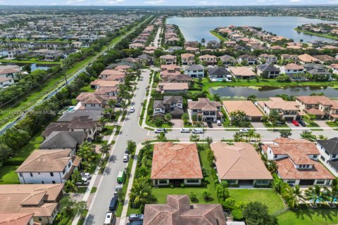 House in Parkland, Florida 4 bedrooms, 265.89 sq.m. № 1981816 - photo 4