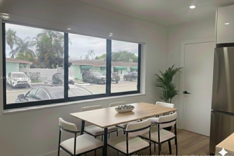 Снять в аренду виллу или дом в Холливуд, Флорида 3 спальни, 115.29м2, № 2005302 - фото 9