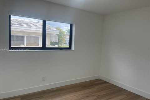 Снять в аренду виллу или дом в Холливуд, Флорида 3 спальни, 115.29м2, № 2005302 - фото 19