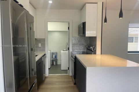 Снять в аренду виллу или дом в Холливуд, Флорида 3 спальни, 115.29м2, № 2005302 - фото 11