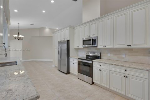 Снять в аренду виллу или дом в Корал-Спрингс, Флорида 5 спален, 263.29м2, № 1977087 - фото 13