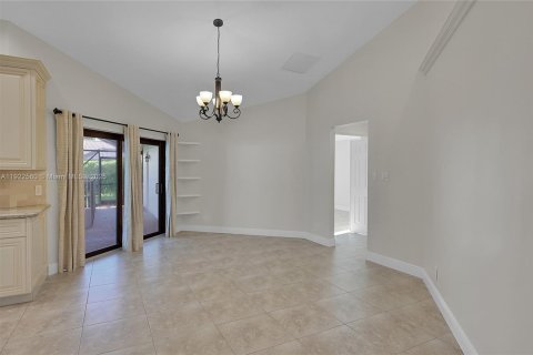 Снять в аренду виллу или дом в Корал-Спрингс, Флорида 5 спален, 263.29м2, № 1977087 - фото 16