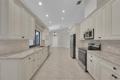 Снять в аренду виллу или дом в Корал-Спрингс, Флорида 5 спален, 263.29м2, № 1977087 - фото 14