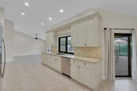 Снять в аренду виллу или дом в Корал-Спрингс, Флорида 5 спален, 263.29м2, № 1977087 - фото 15