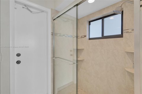 Снять в аренду виллу или дом в Корал-Спрингс, Флорида 5 спален, 263.29м2, № 1977087 - фото 25