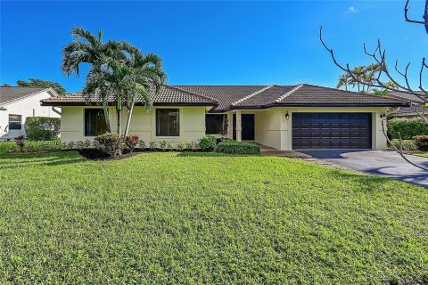 Снять в аренду виллу или дом в Корал-Спрингс, Флорида 5 спален, 263.29м2, № 1977087 - фото 2