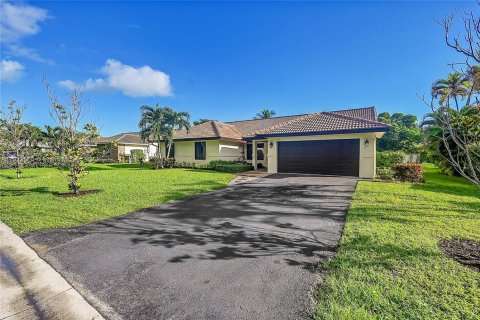 Снять в аренду виллу или дом в Корал-Спрингс, Флорида 5 спален, 263.29м2, № 1977087 - фото 3