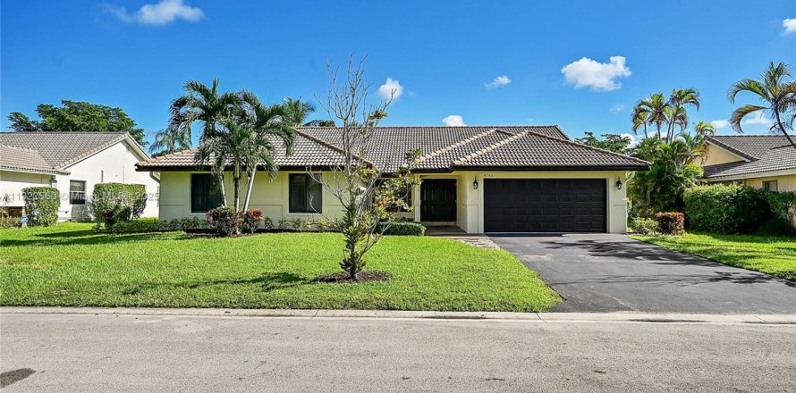 Дом в Корал-Спрингс, Флорида 5 спален, 263.29м2 № 1977087